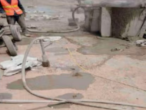 乐都水泥混凝土路面板底注浆技术 路面脱空注浆整治方案